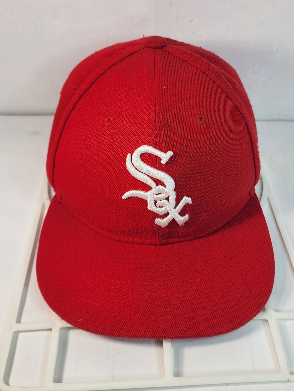 MLB Official Chicago White Sox Red New Era 9fifty Snapback Hat.  VTG